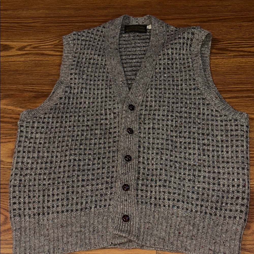 Vintage 90s Eddie Bauer 100% Wool Gray & Navy Box Pattern  Knit Button-Up Vest L